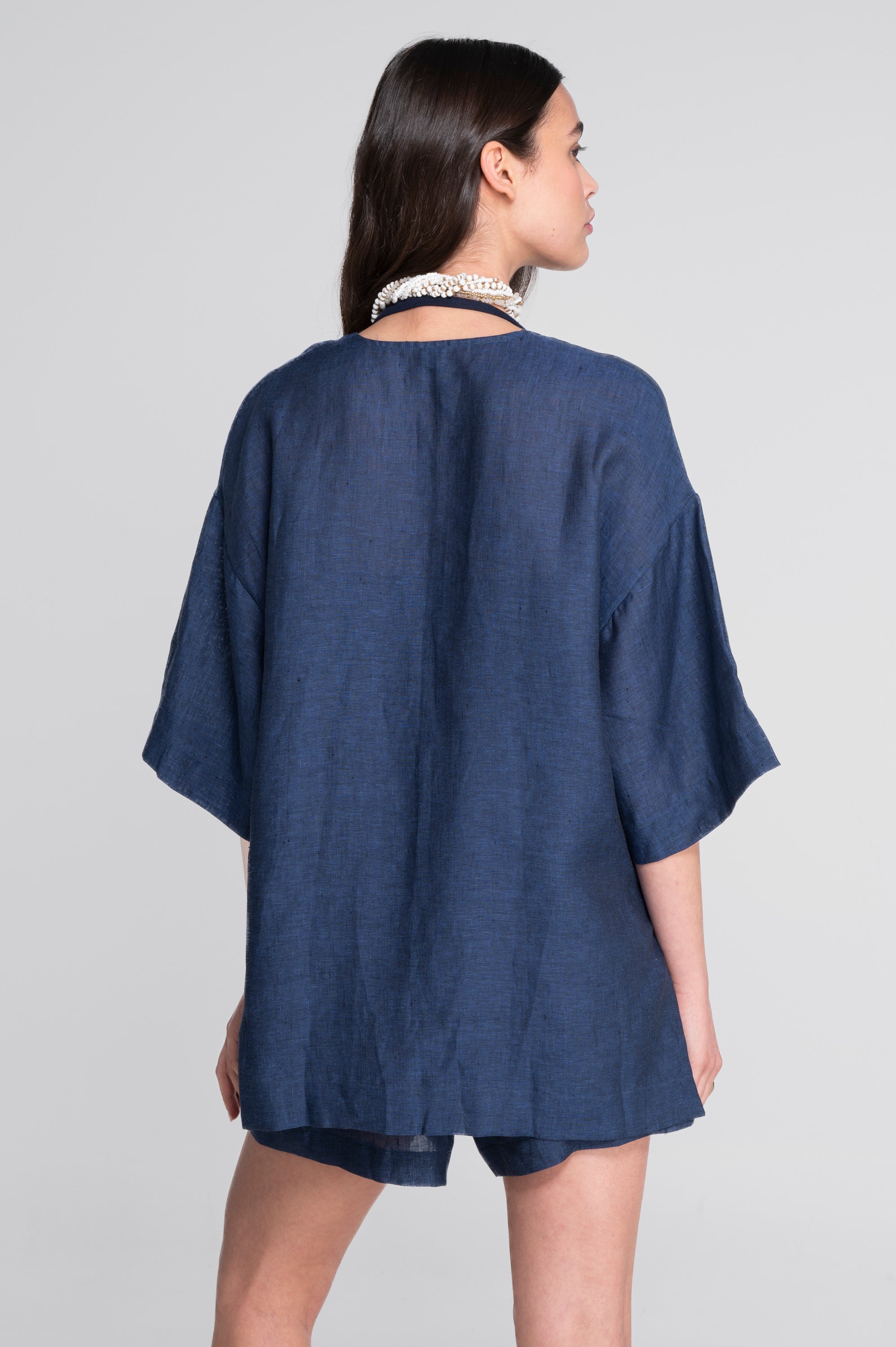 Linen kimono with flared sleeves and side slits 7553L - Image 10