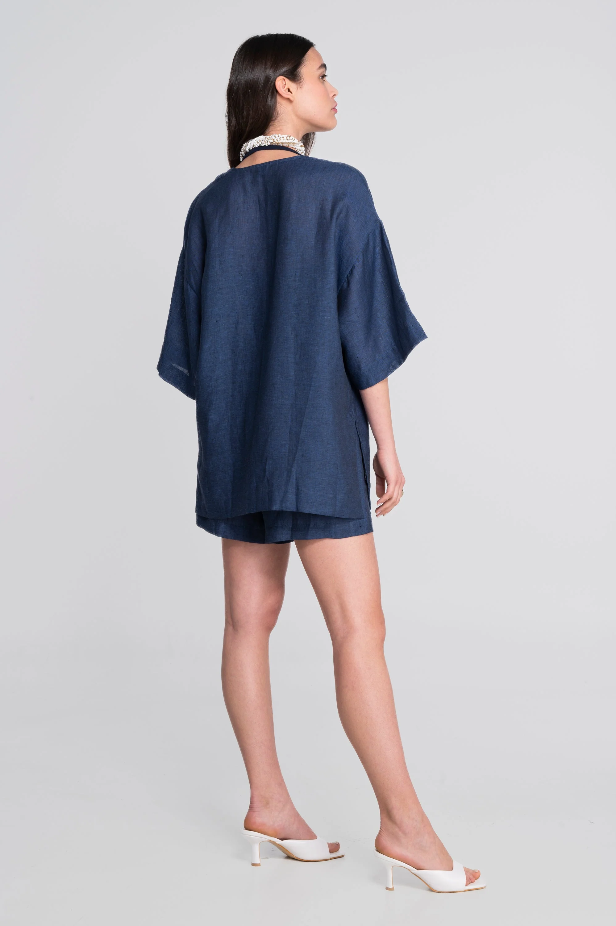 Linen kimono with flared sleeves and side slits 7553L - Image 14