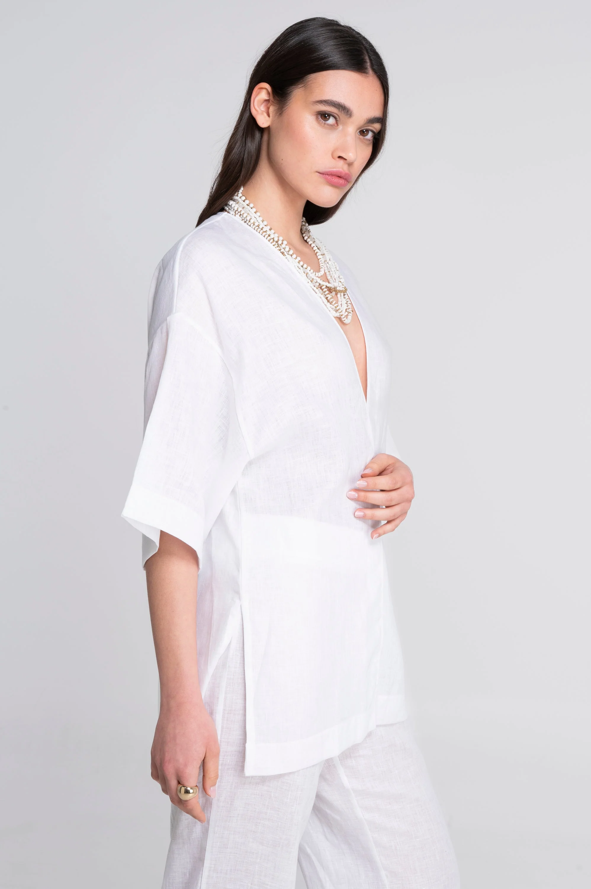 Linen kimono with flared sleeves and side slits 7553L - Image 4