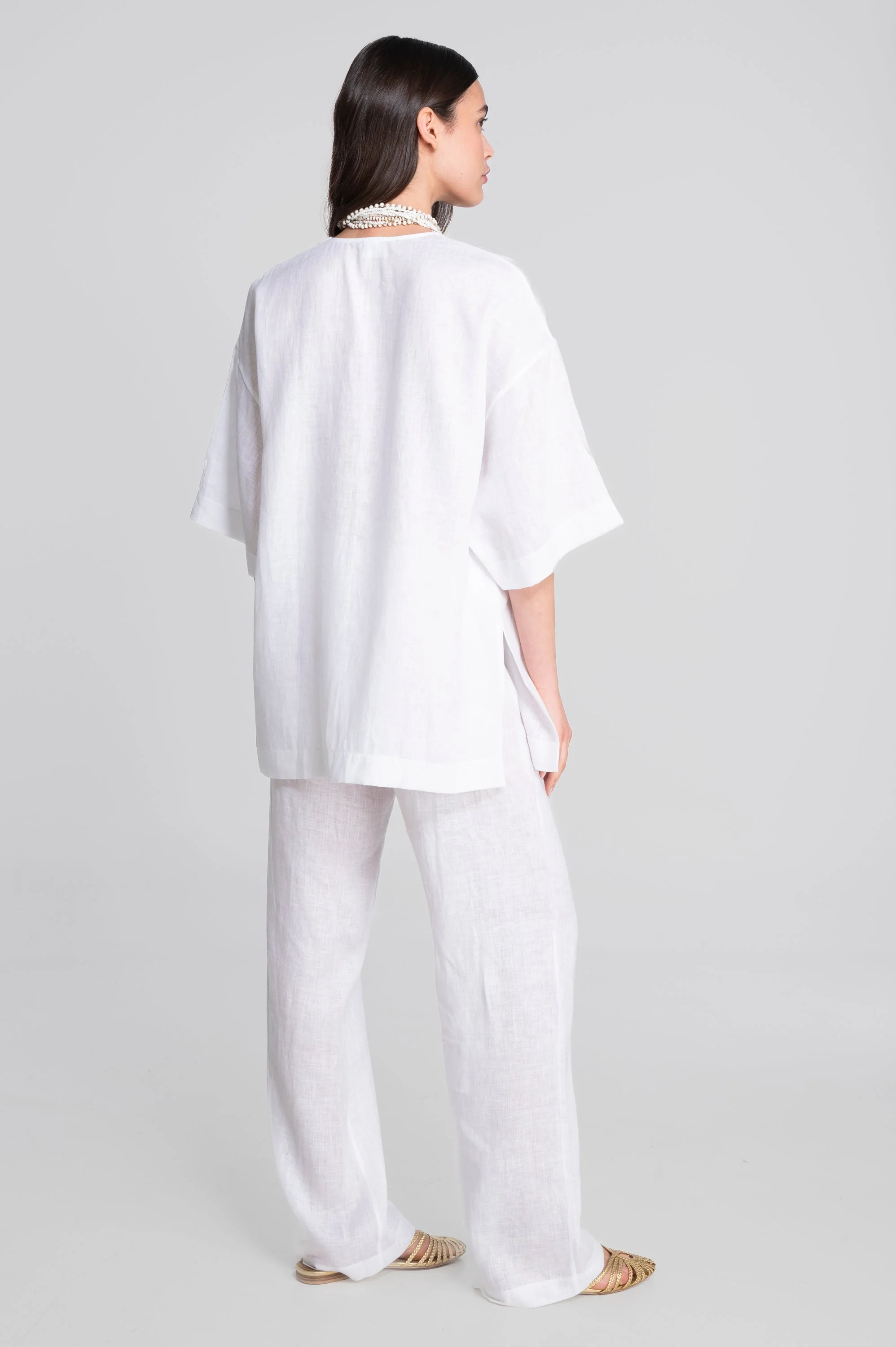 Linen kimono with flared sleeves and side slits 7553L - Image 8