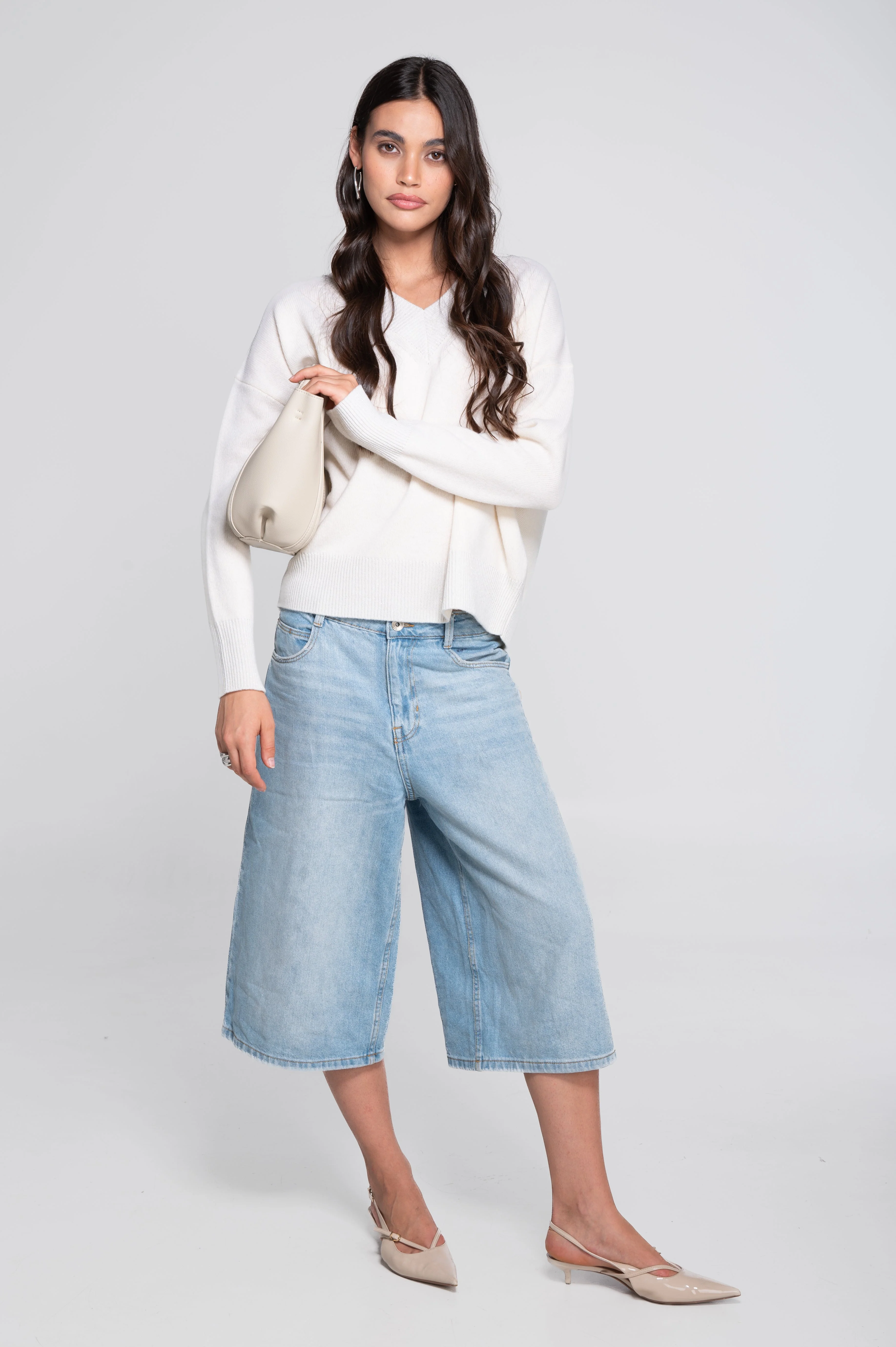 V neck pullover in pure carded wool with lurex details 7672L