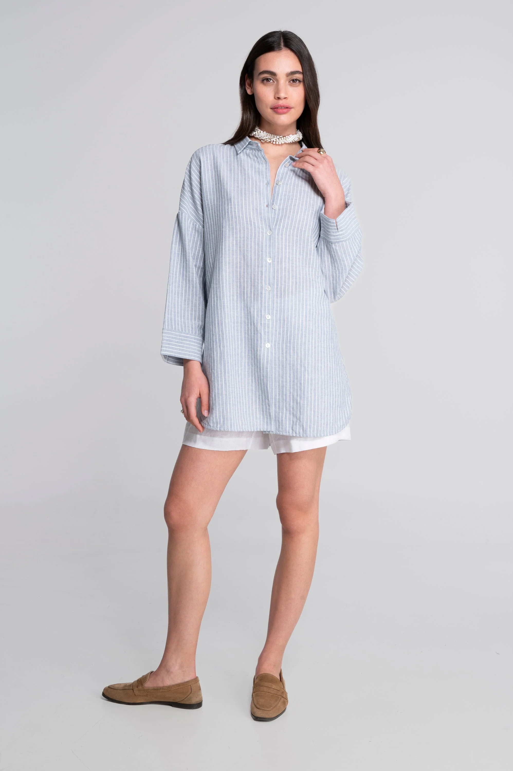 Oversized striped cotton-linen shirt with slit cuffs 7556R - Image 6