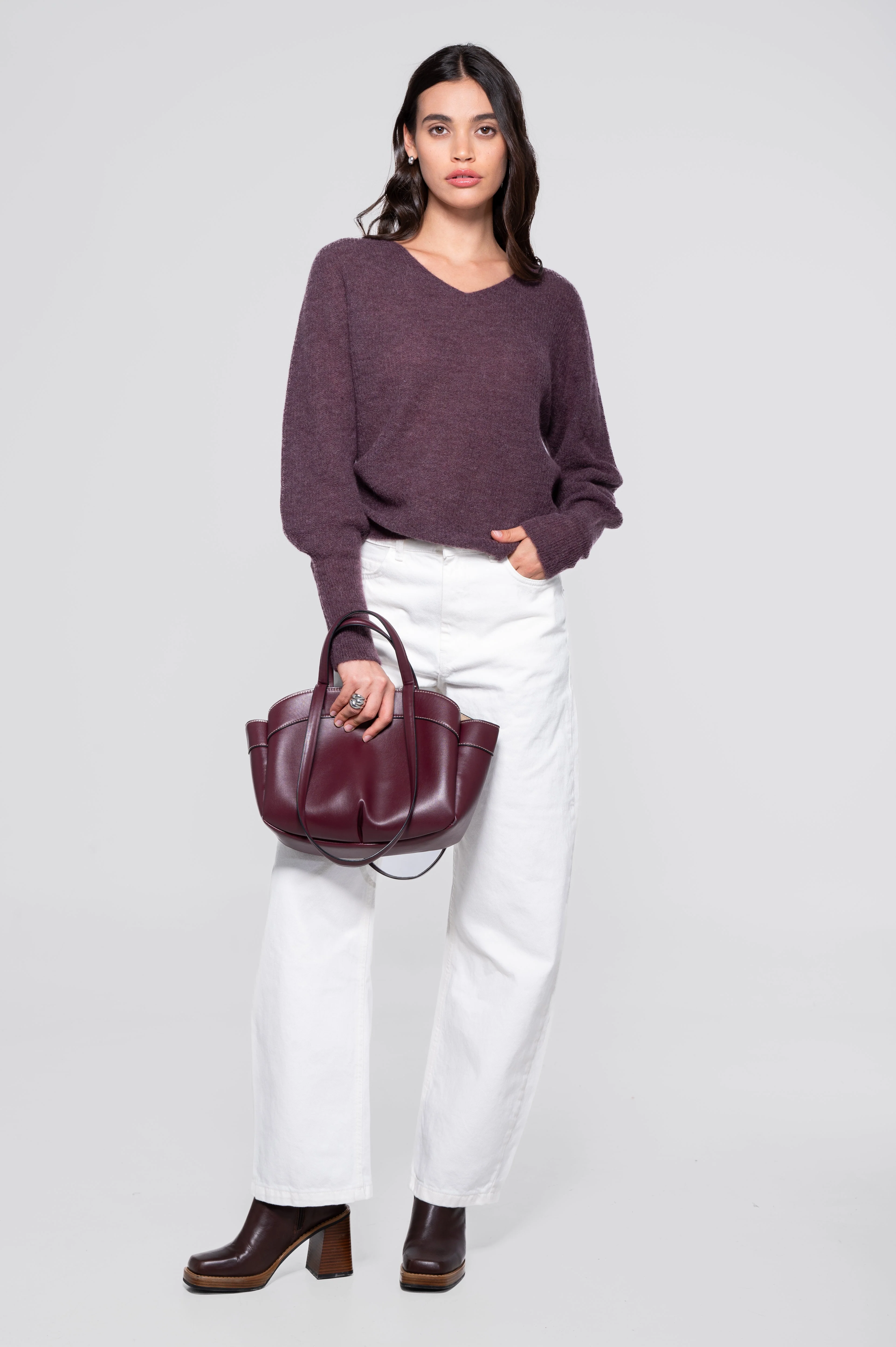 V neck pullover in alpaca 7483 - Image 30