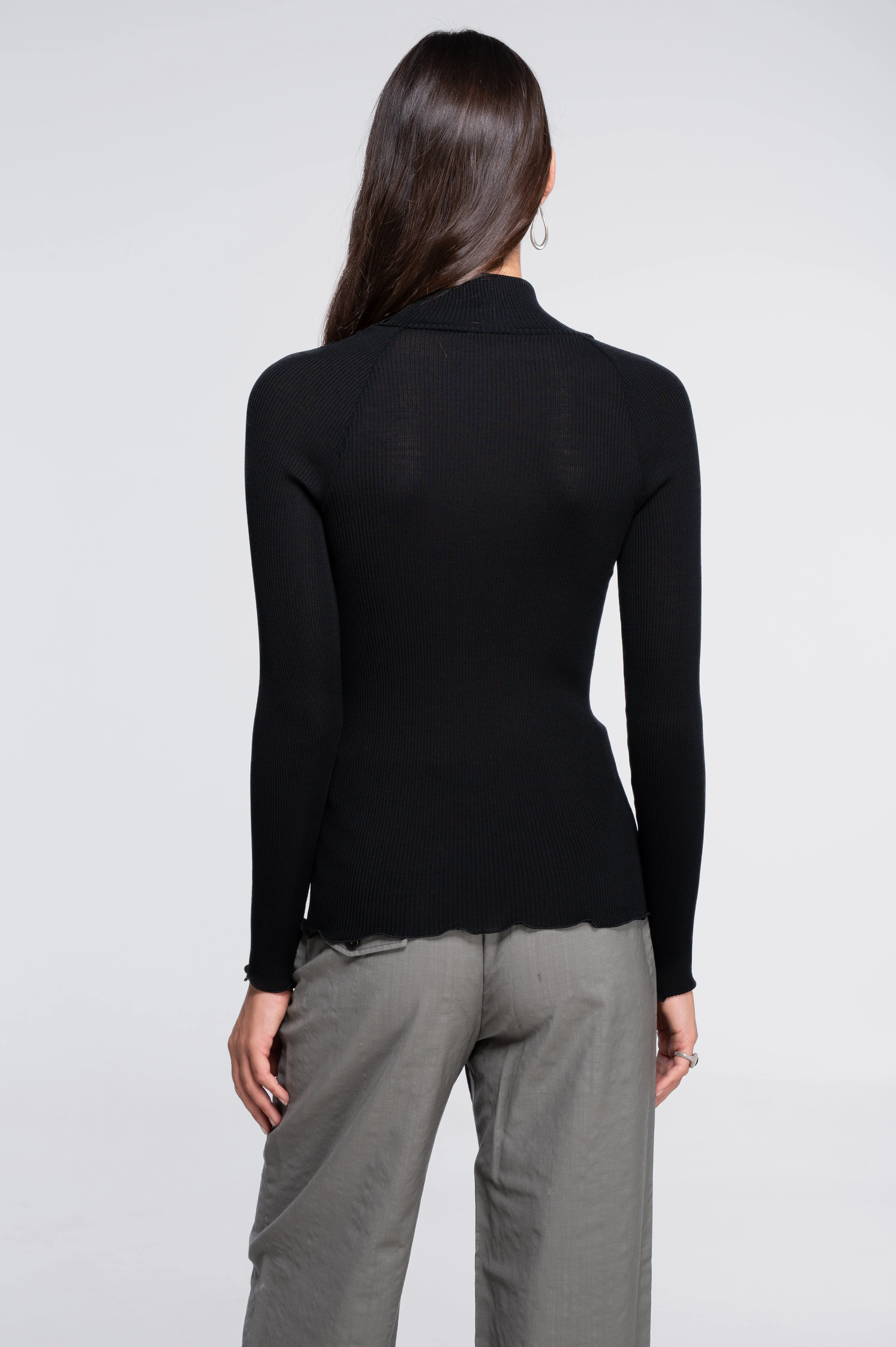 Long sleeves mock neck shirt with vintage macramé motif 7608 - Image 2