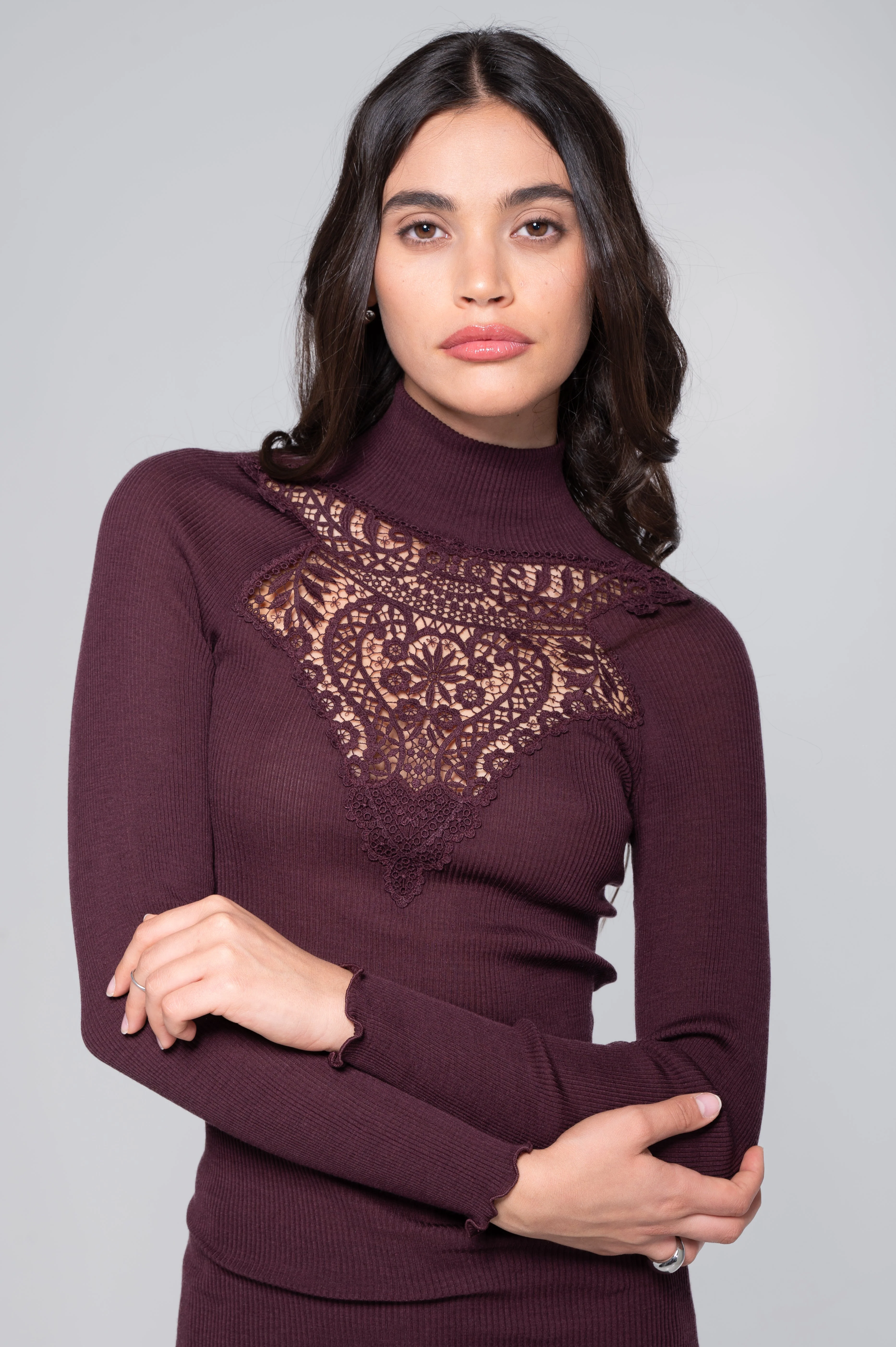 Long sleeves mock neck shirt with vintage macramé motif 7608 - Image 8