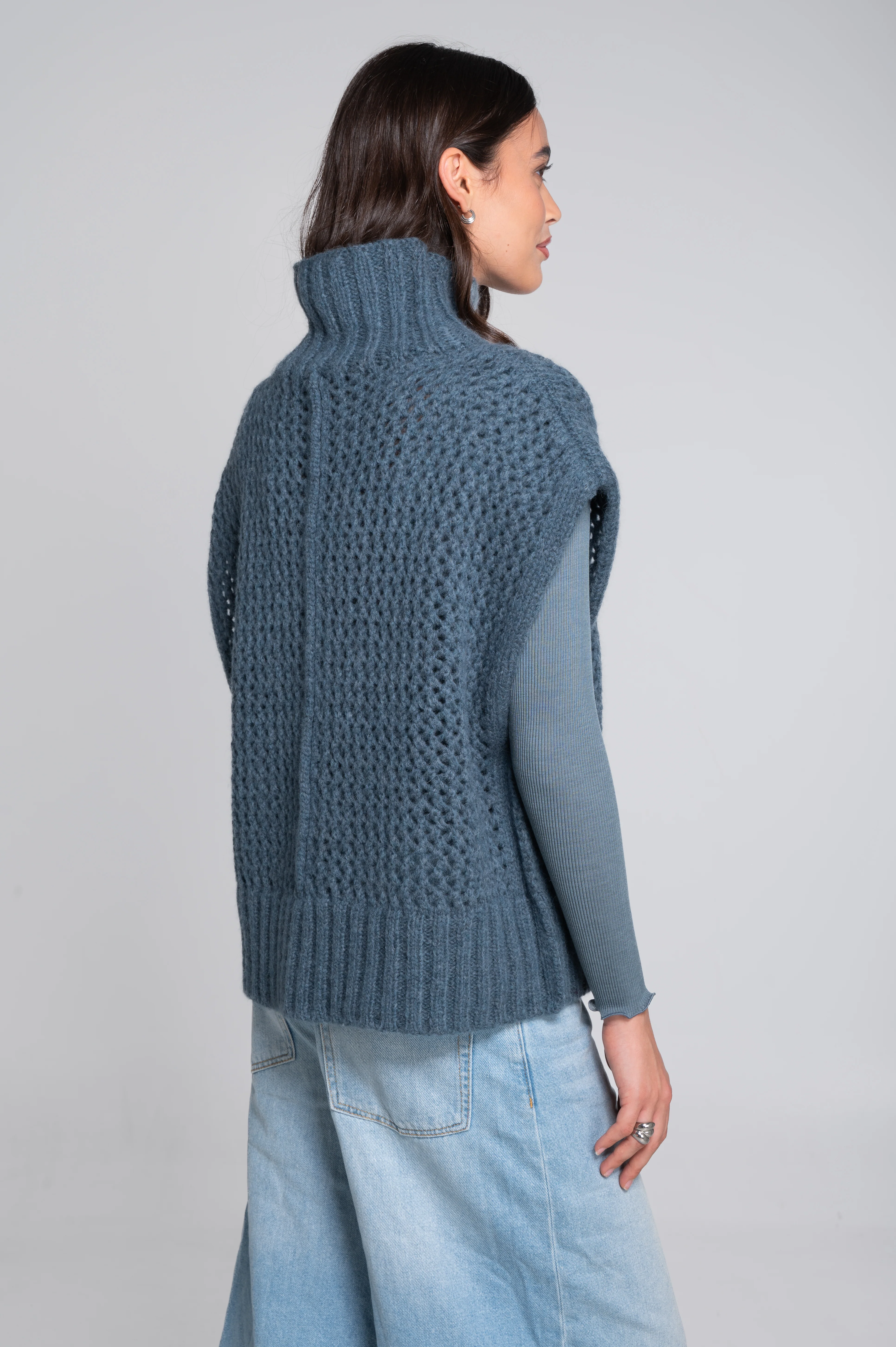 Mock neck vest in alpaca blend with openwork texture 7681 - Image 9
