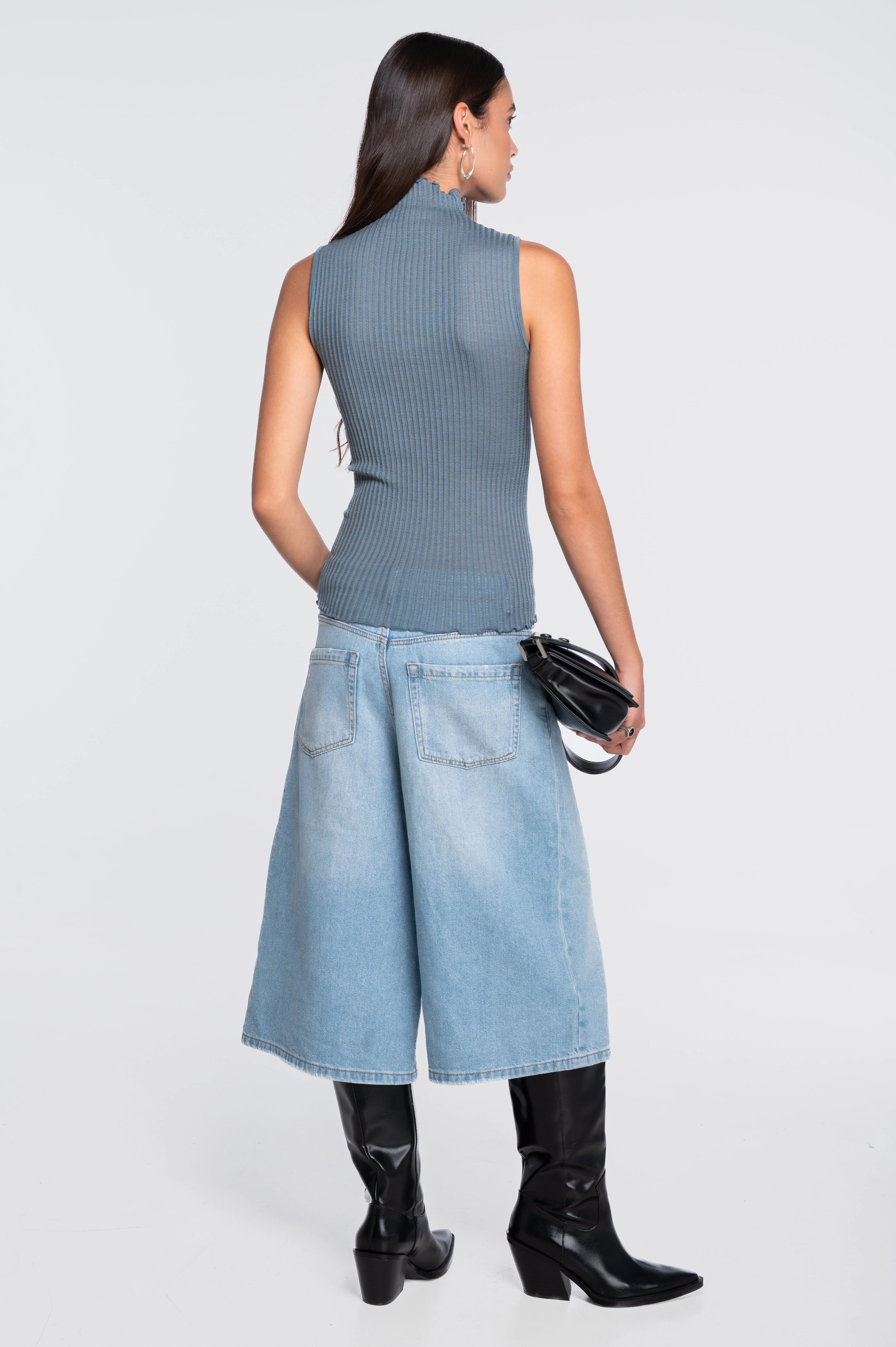Sleeveless mock neck top in ajouré wool and silk 7492 - Image 2