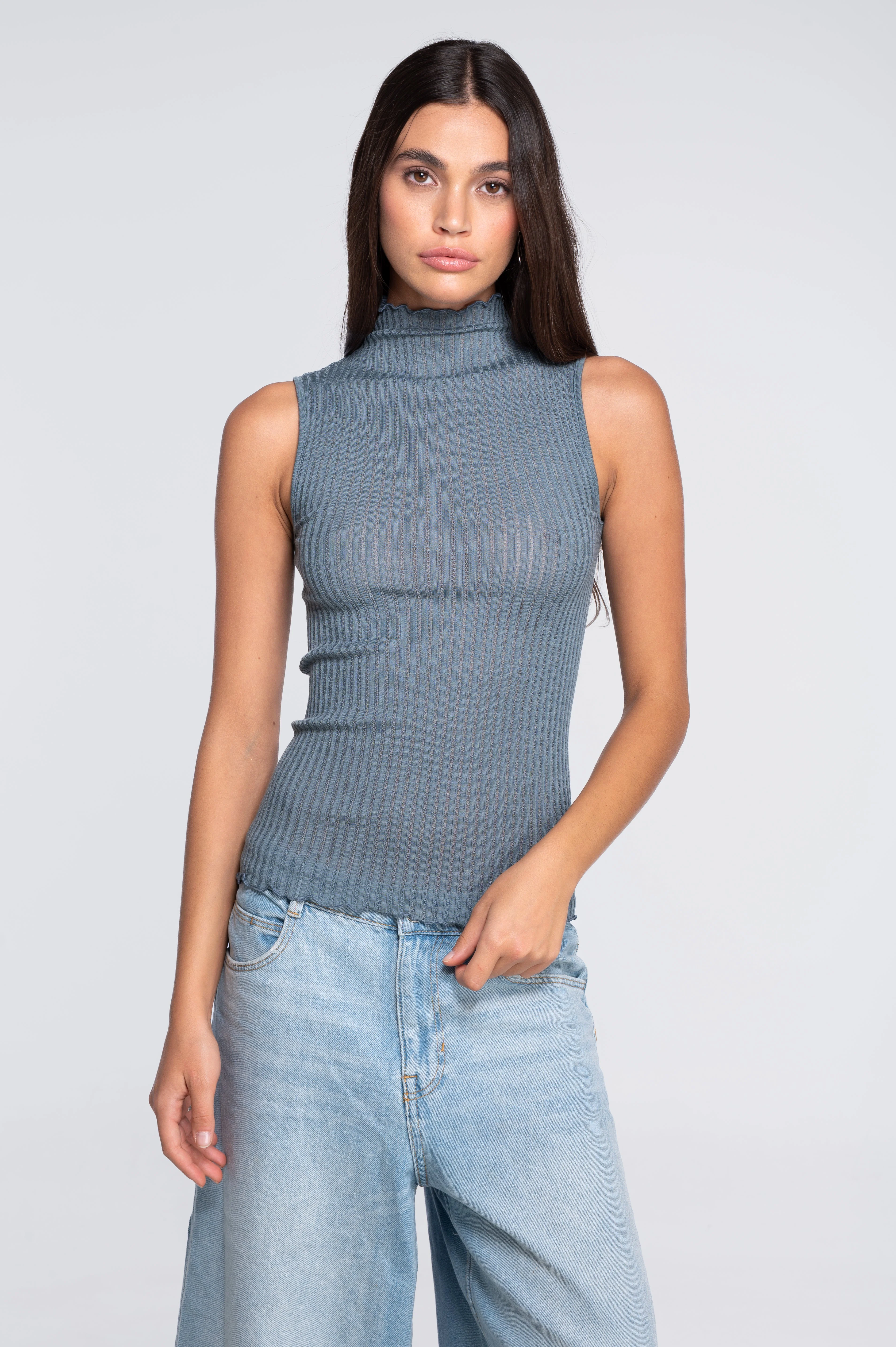 Sleeveless mock neck top in ajouré wool and silk 7492 - Image 5