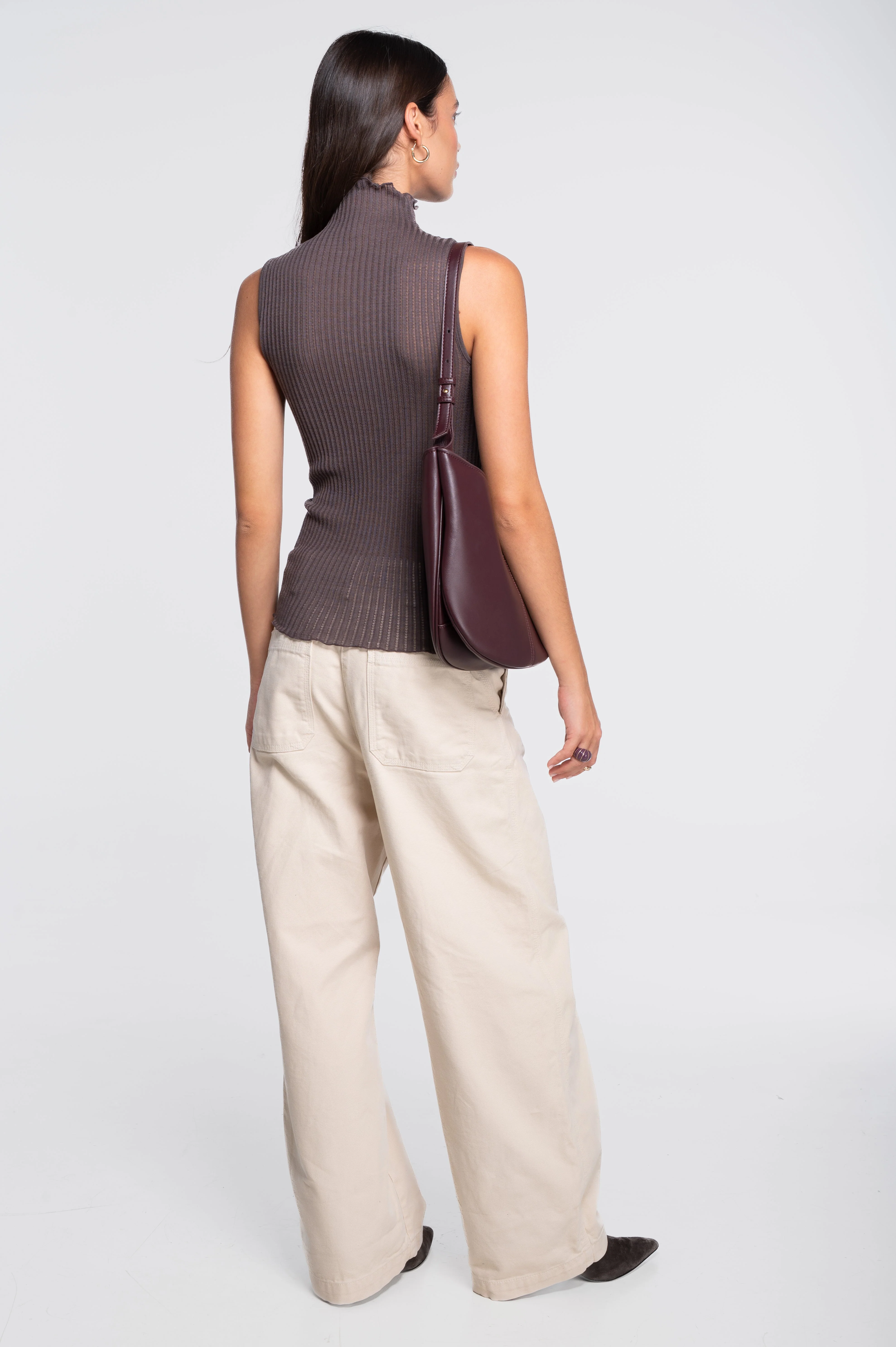 Sleeveless mock neck top in ajouré wool and silk 7492 - Image 9